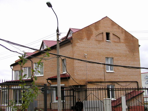 Здание постройки 1995 года Минское шоссе.