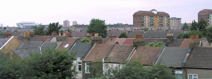 Крыши пригородной улочки Лондона.