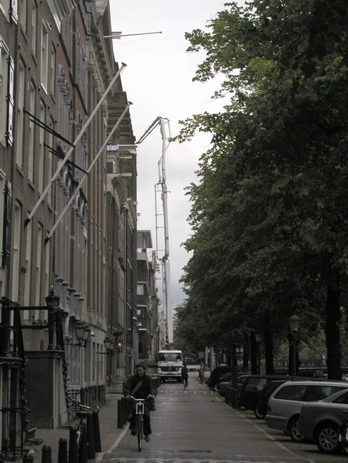 Высотные работы в Амстердаме.